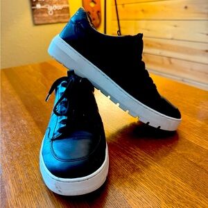 Vionic Black and White Sneakers Sleek Design